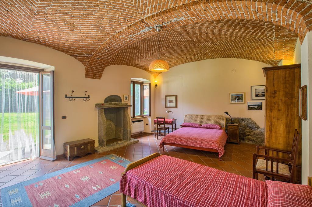 B&B Cascina Moncrava Ивреа Стая снимка